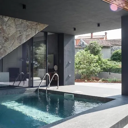 Luxury With A Swimming Pool Mugeba, - 26016 Пореч