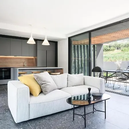 Luxury With A Swimming Pool Mugeba, - 26016 Вилла